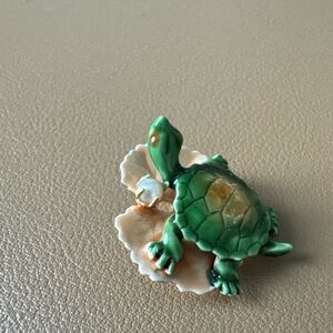 Vintage ORIGINAL BY ROBERT Enamel TURTLE on lily pad Brooch PIN